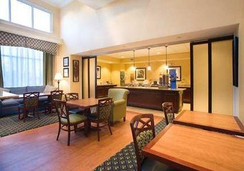 Hampton Inn & Suites Лейк-Уэльс Ресторан фото