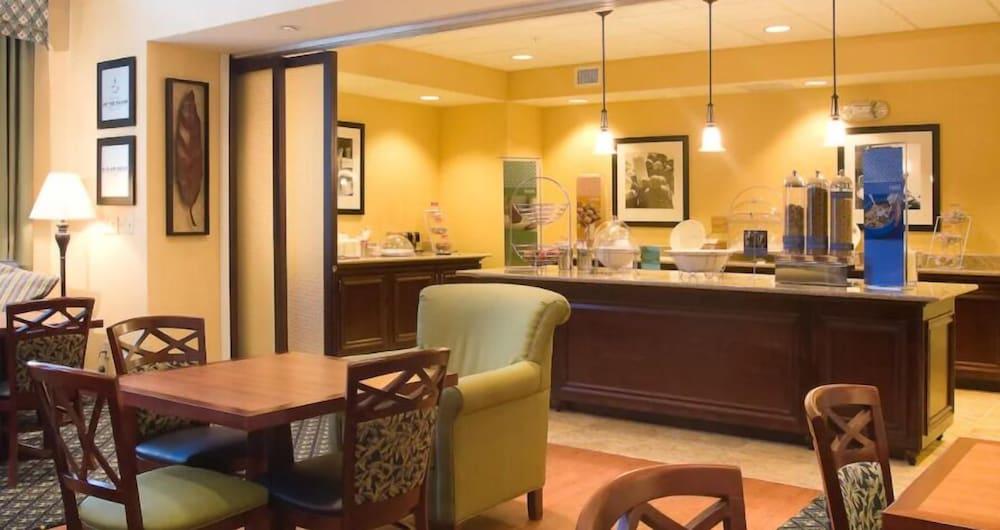 Hampton Inn & Suites Лейк-Уэльс Экстерьер фото